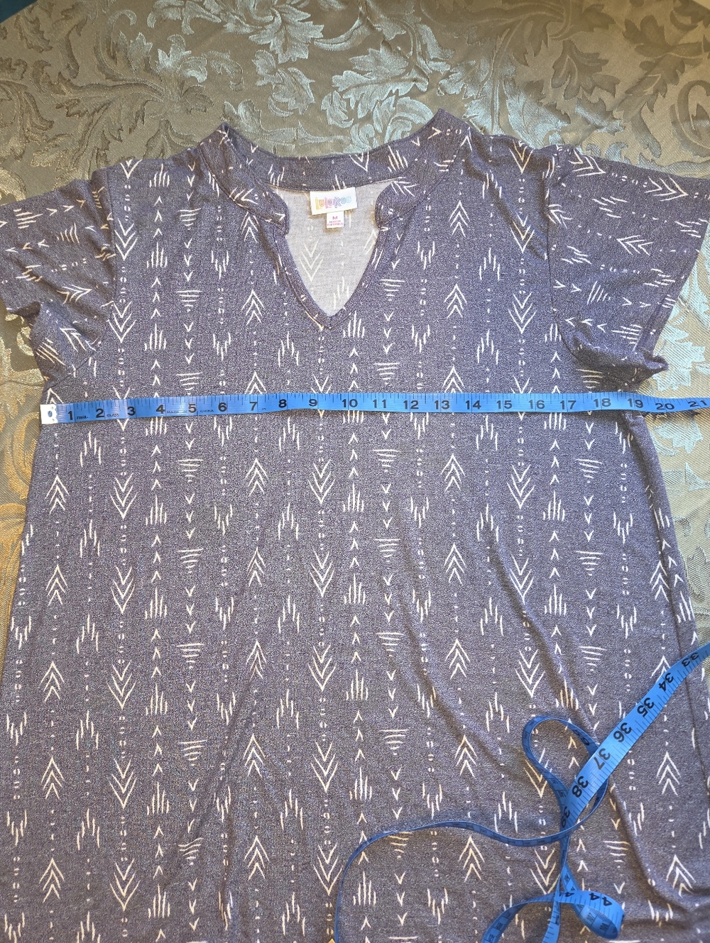 LulaRoe Aztec V-Notch Tee - Picture 5 of 6
